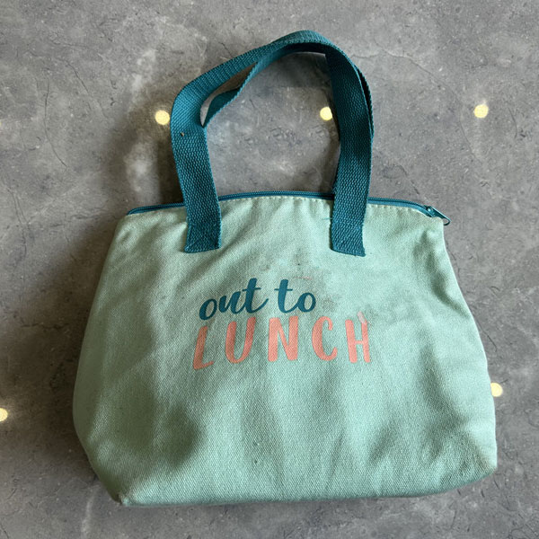 Apa yang Membuat Tas Tangan Kain Menjadi Pilihan yang Abadi dan Berkelanjutan?